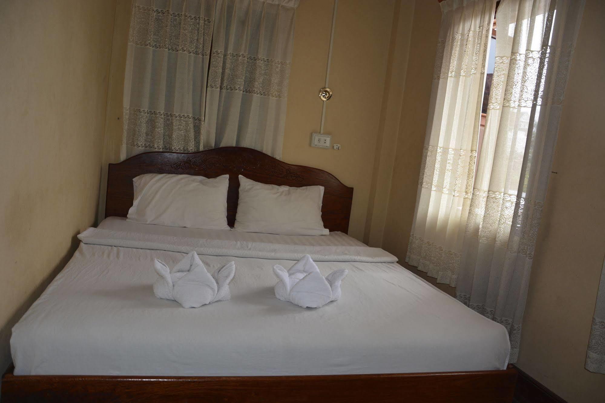 Silikhane Guesthouse หลวงพระบาง ภายนอก รูปภาพ