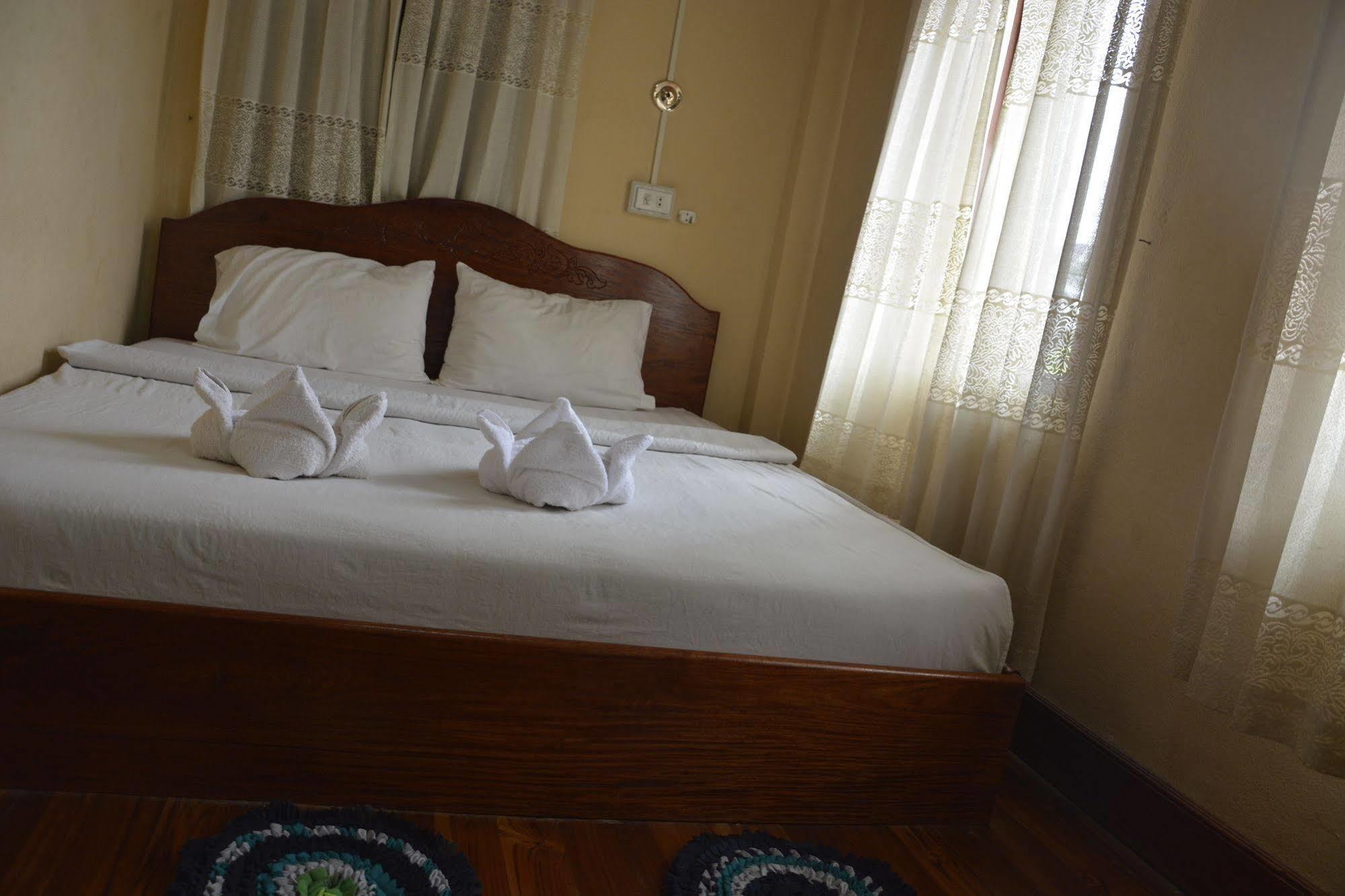 Silikhane Guesthouse หลวงพระบาง ภายนอก รูปภาพ
